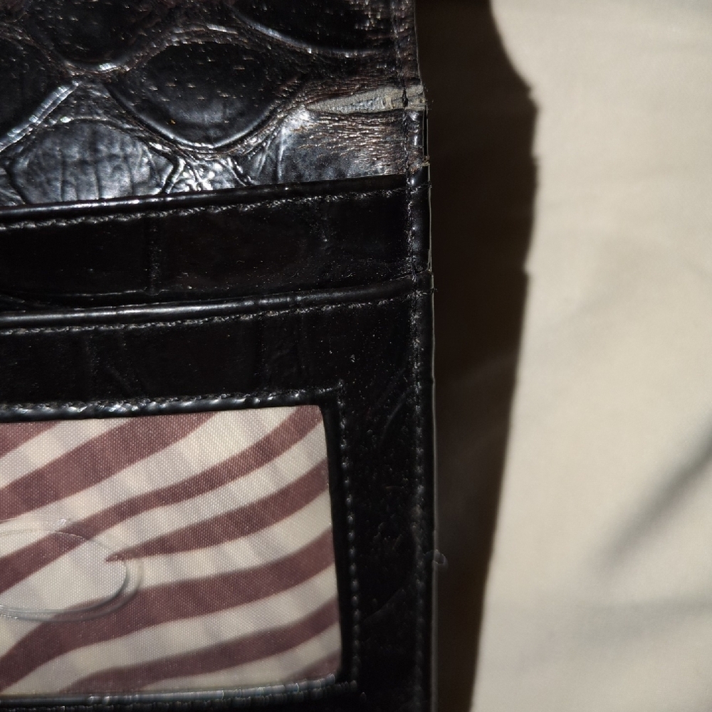 Guess Black Wallet with Silver Clasp And Guess Key Tags Now Only $25 - Picture 7 of 14